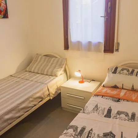 Apartment Indipendente Con Giardino A Pochi Passi Dalla